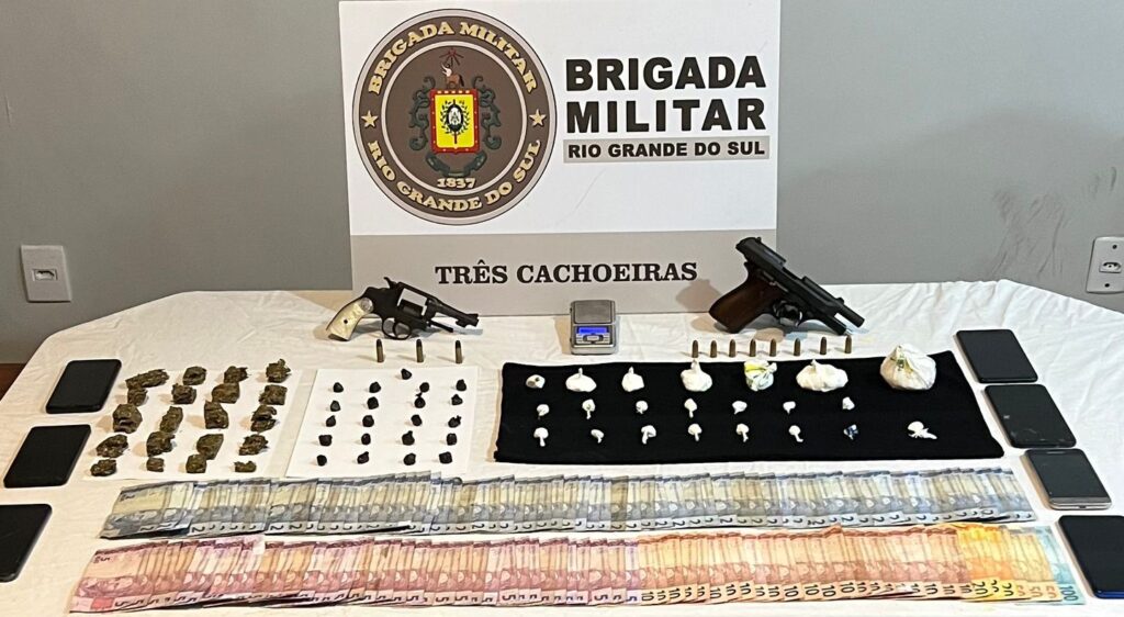 BM prende três homens e apreende drogas armas e dinheiro em Três