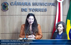 Representantes da UCS Torres na tribuna da Câmara de Vereadores de Torres