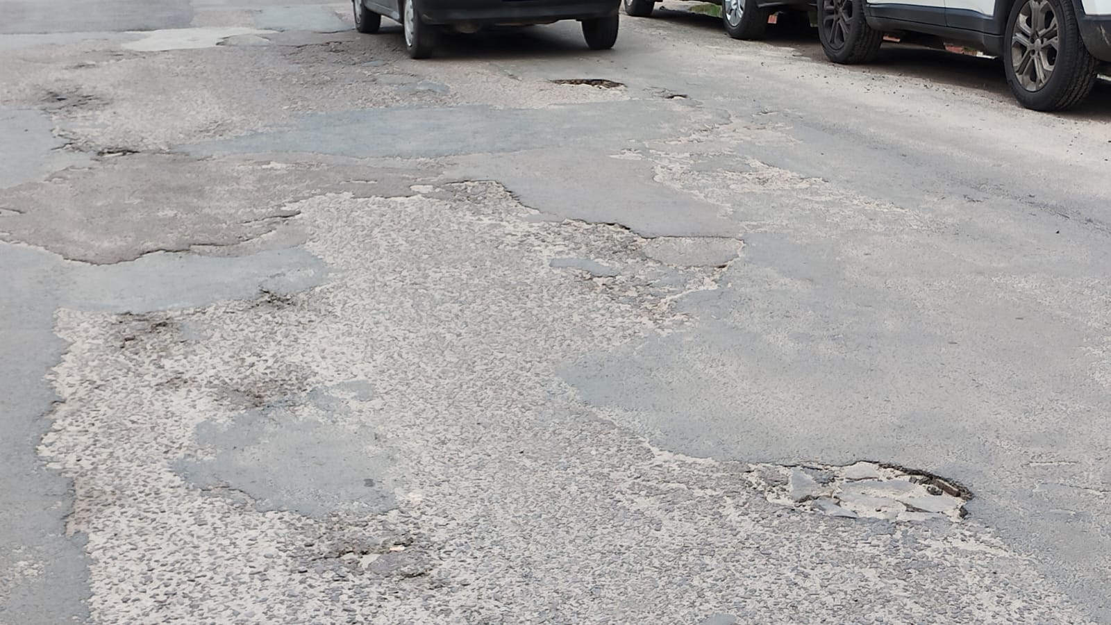 um trecho dentre vários outros que necessita urgentemene de operação tapa-buraco em Torres